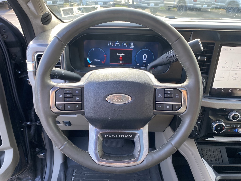2025 Ford F-250 Platinum photo 13