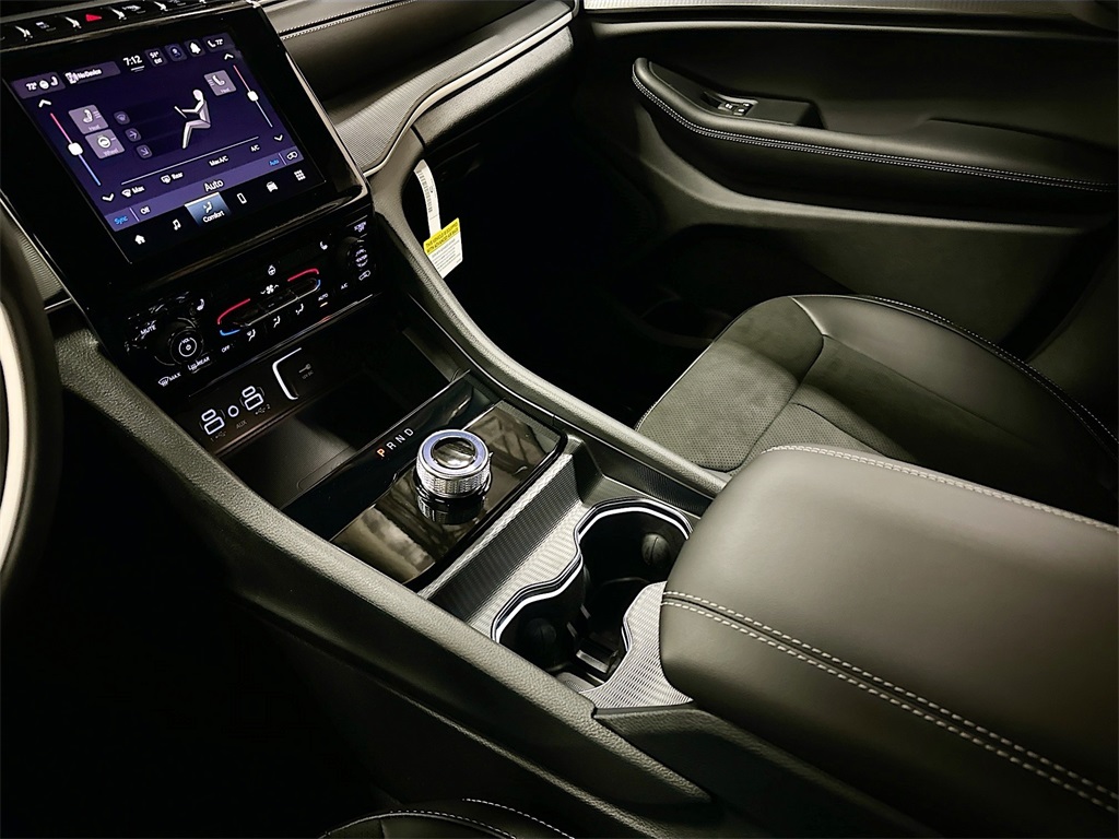 2025 Jeep Grand Cherokee Altitude X photo 28