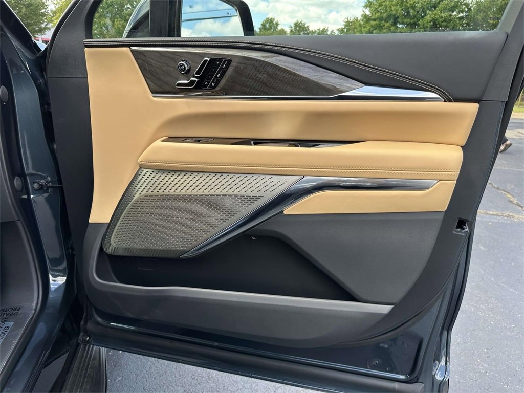 2026 Cadillac Escalade IQ Premium Sport photo 8