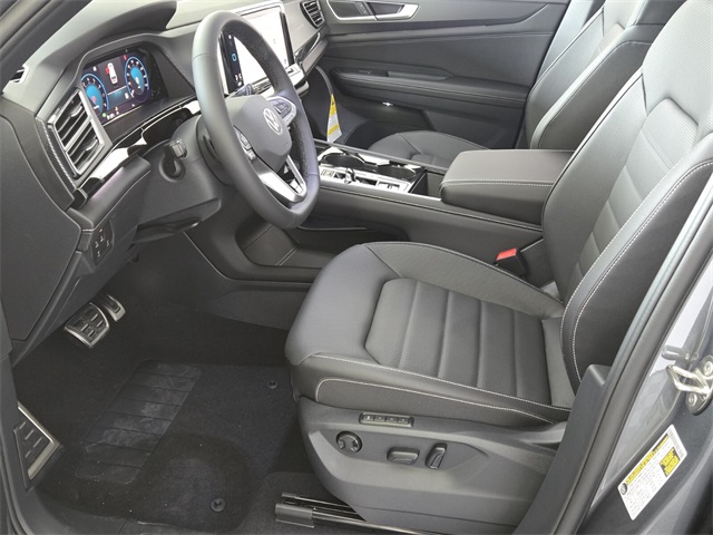 2025 Volkswagen Atlas Cross Sport SEL R-Line photo 6