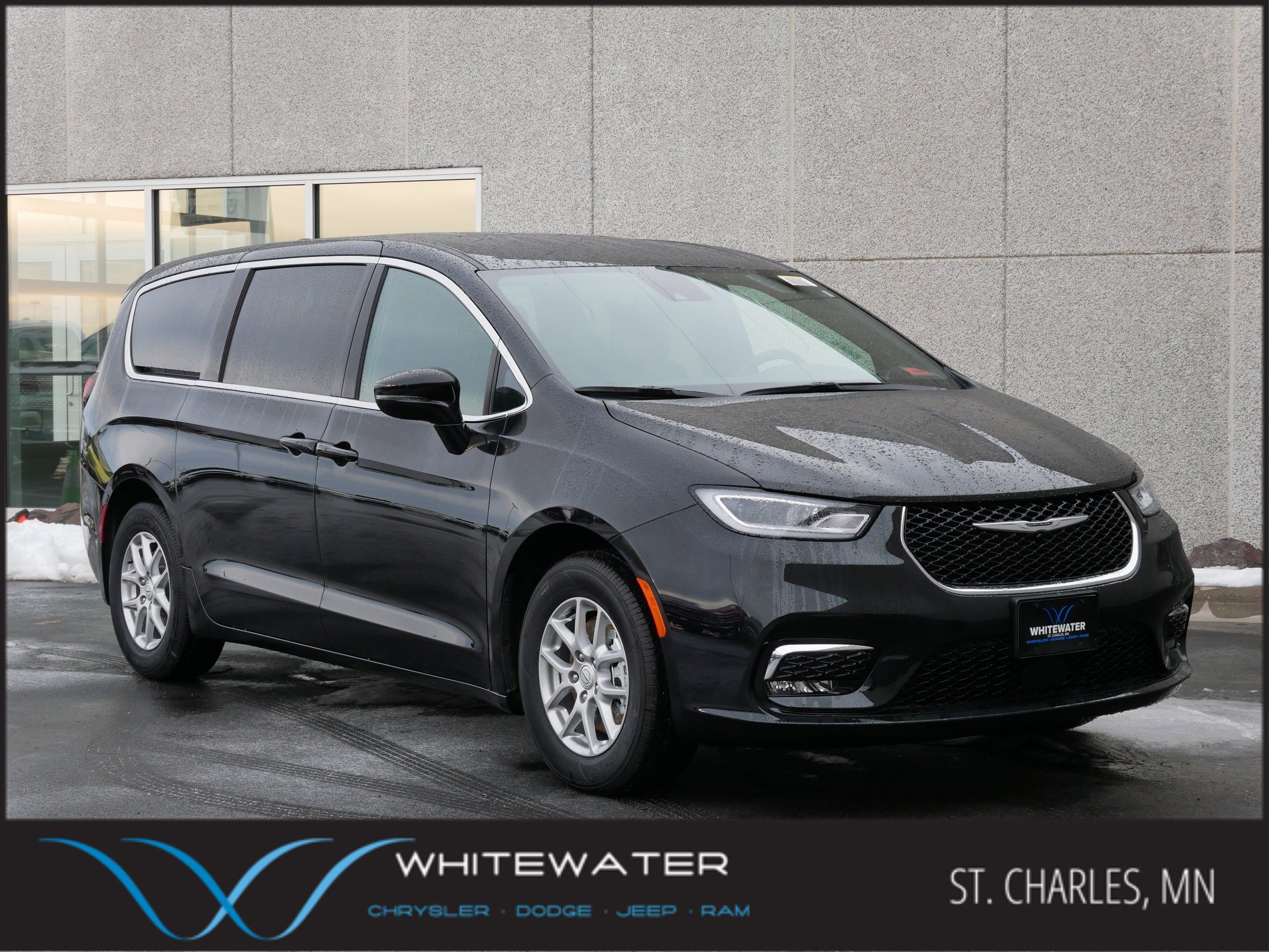 2026 Chrysler Pacifica Select's photo