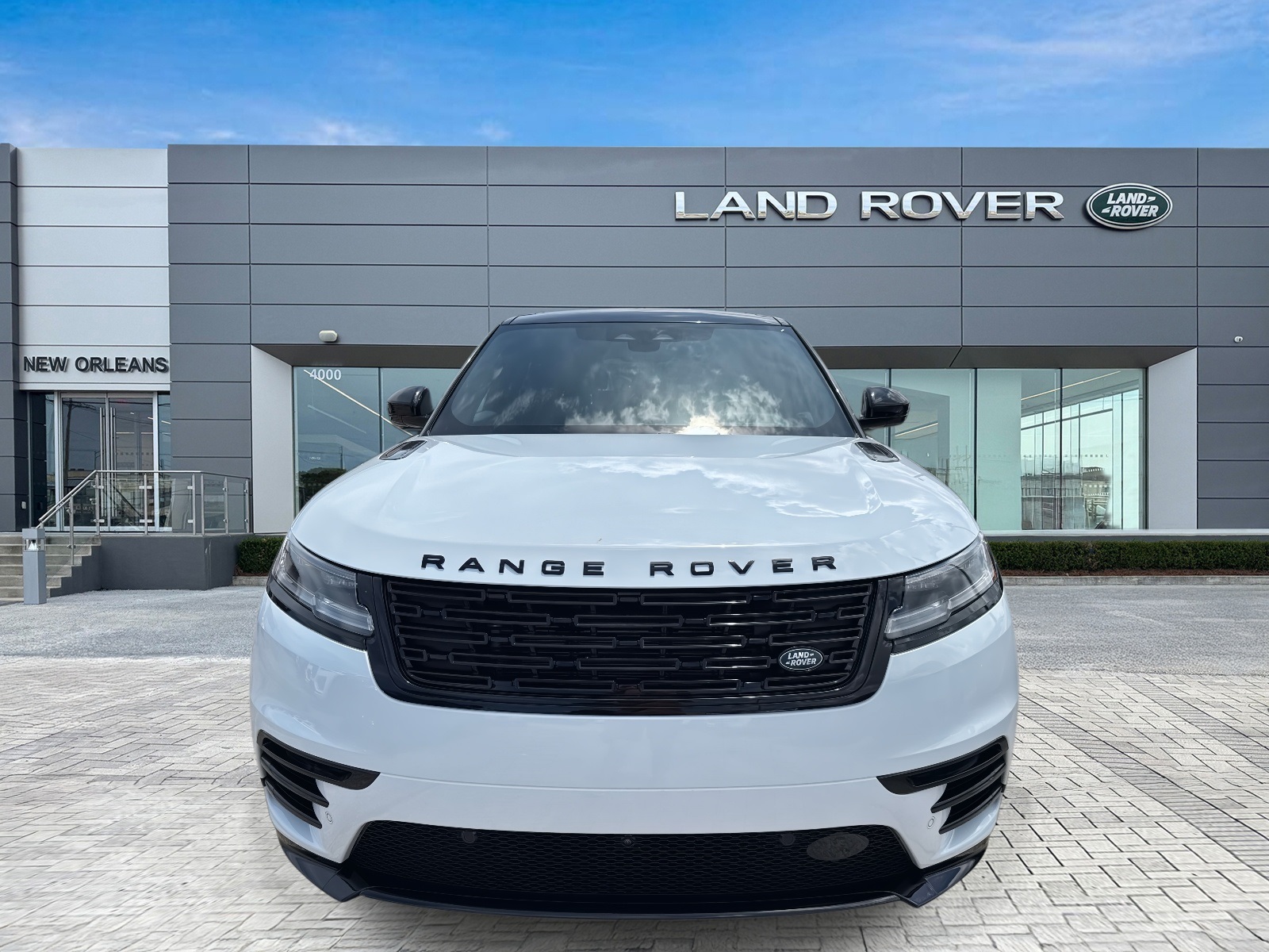 2026 Land Rover Range Rover Velar SE photo 4