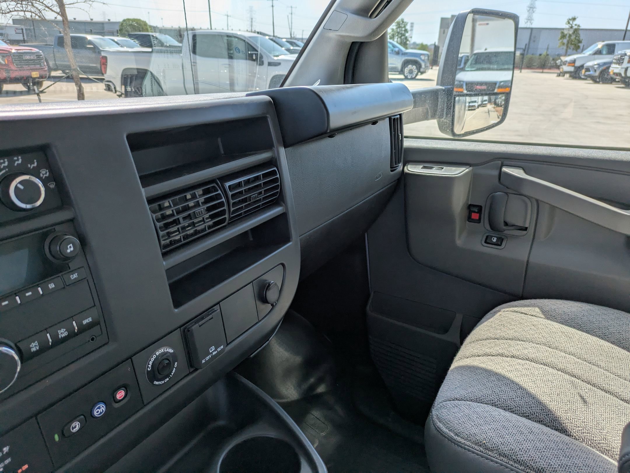 2024 Gmc Savana Cutaway 3500 photo 24