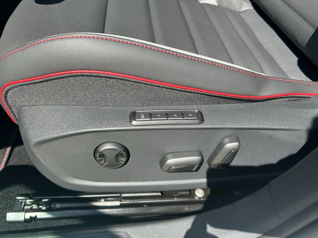 2025 Volkswagen Golf GTI SE photo 45
