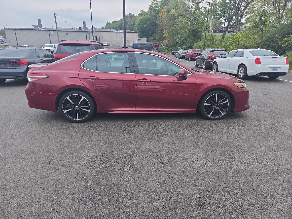 2018 Toyota Camry XSE photo 3