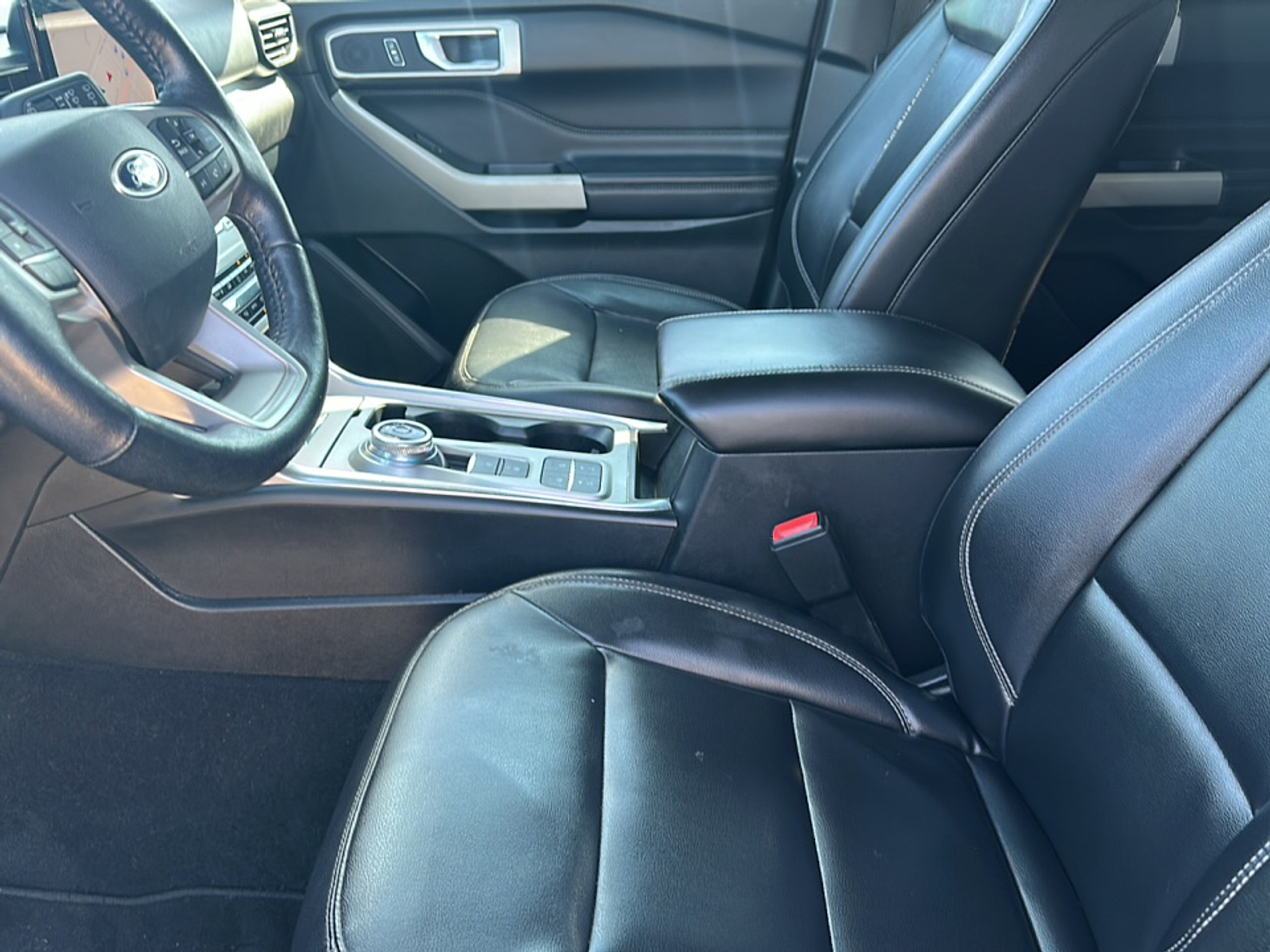 2021 Ford Explorer XLT photo 2