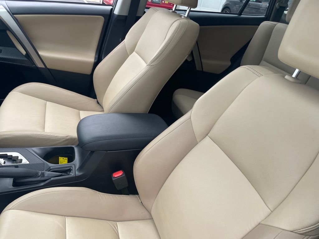 2015 Toyota RAV4 Limited photo 32
