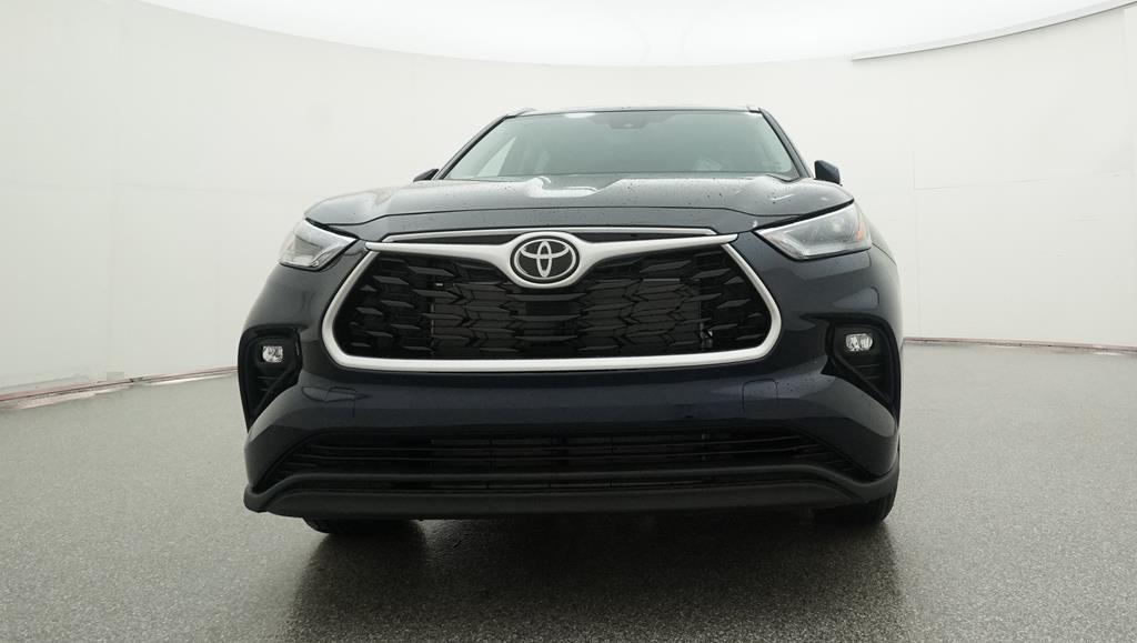 2022 Toyota Highlander XLE photo 3