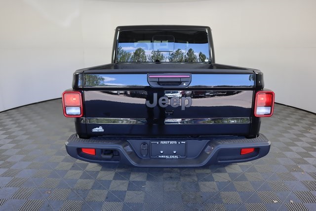 2025 Jeep Gladiator photo 5
