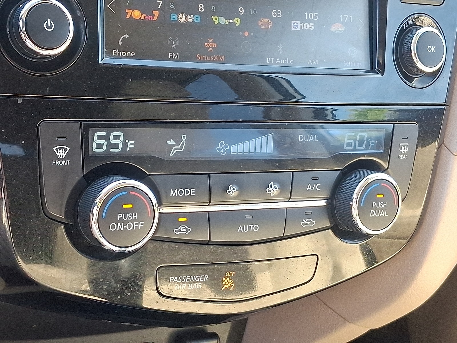 2019 Nissan Rogue SV photo 12