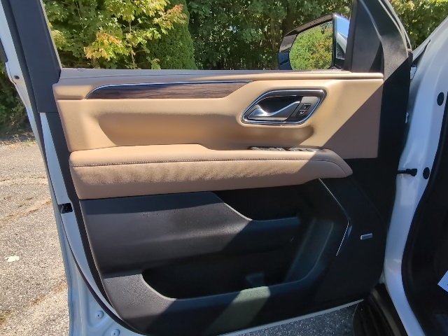 2024 Chevrolet Suburban Premier photo 13