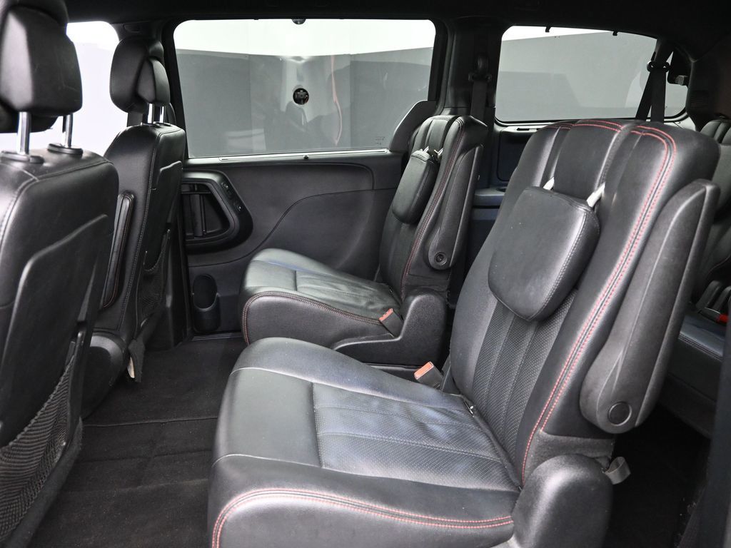 2016 Dodge Grand Caravan R/T photo 9