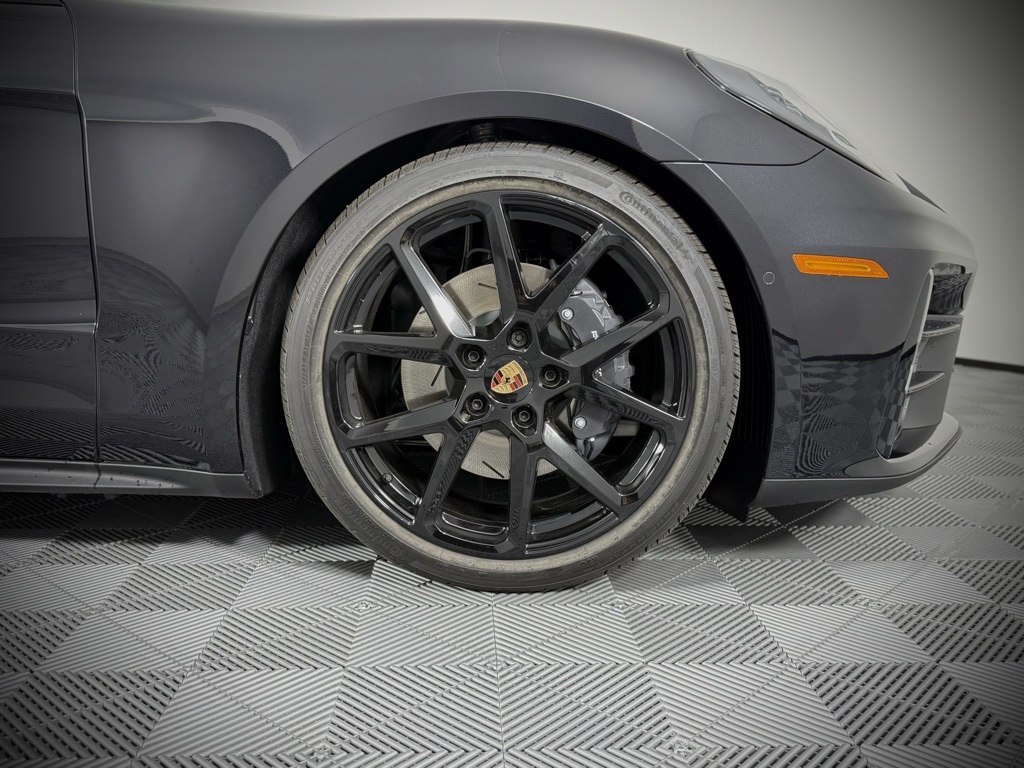 2025 Porsche Panamera 4 photo 19