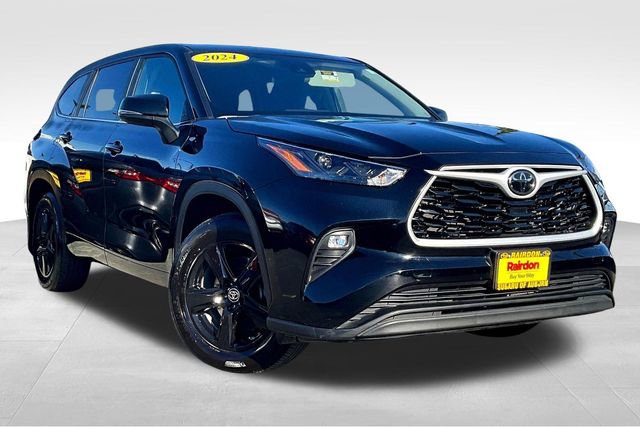 2024 Toyota Highlander LE's photo