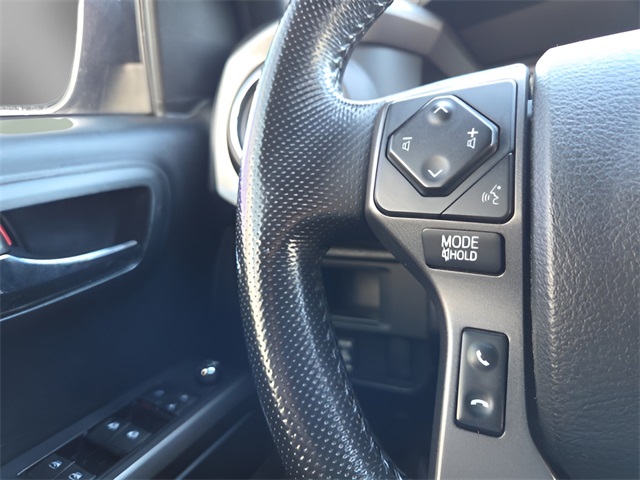 2016 Toyota Tacoma TRD Sport photo 19