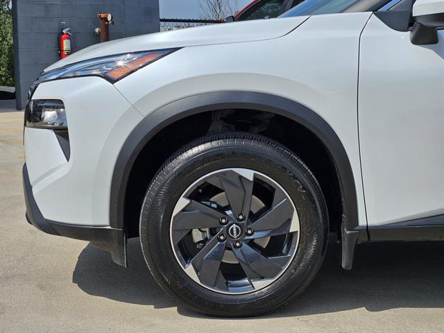 2024 Nissan Rogue SV photo 5