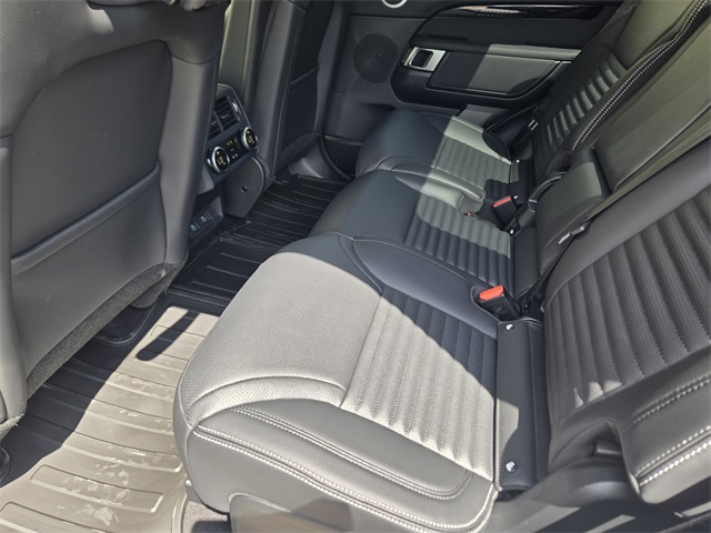 2025 Land Rover Discovery S photo 15