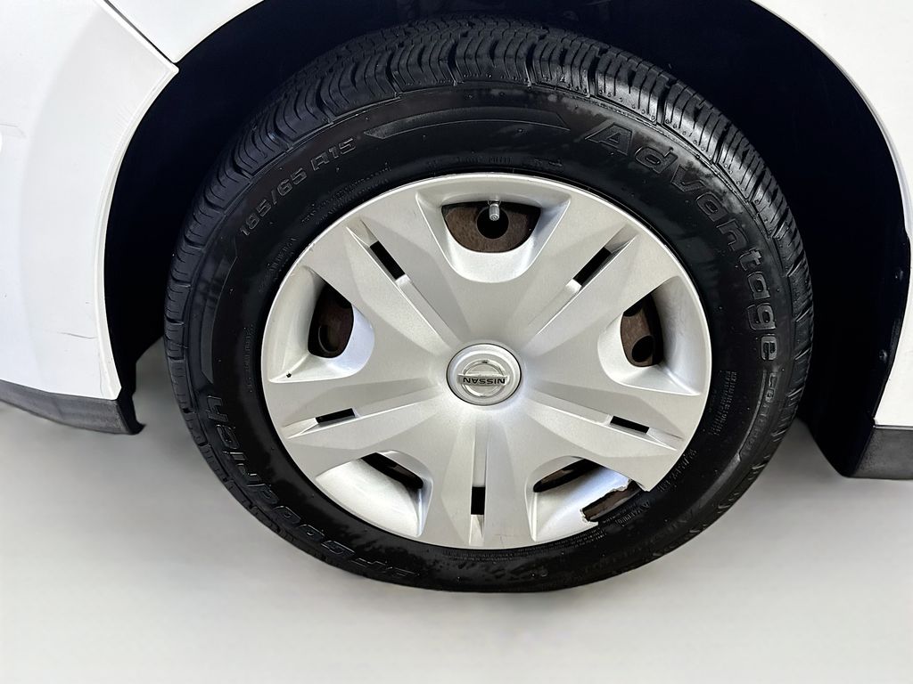 2011 Nissan Versa 1.8 S photo 30