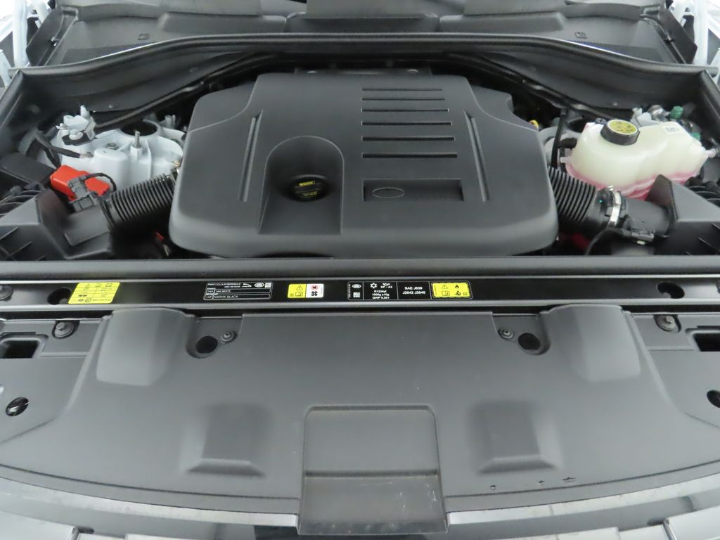 2025 Land Rover Range Rover SE photo 27