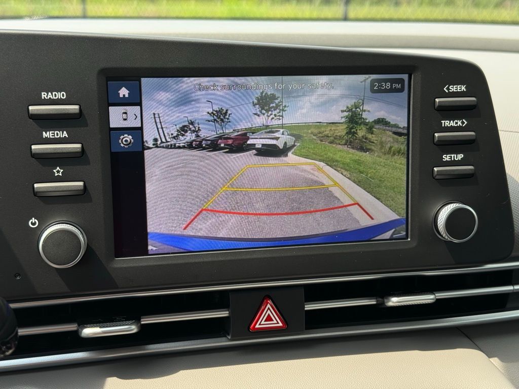 2025 Hyundai Elantra SEL Sport photo 3