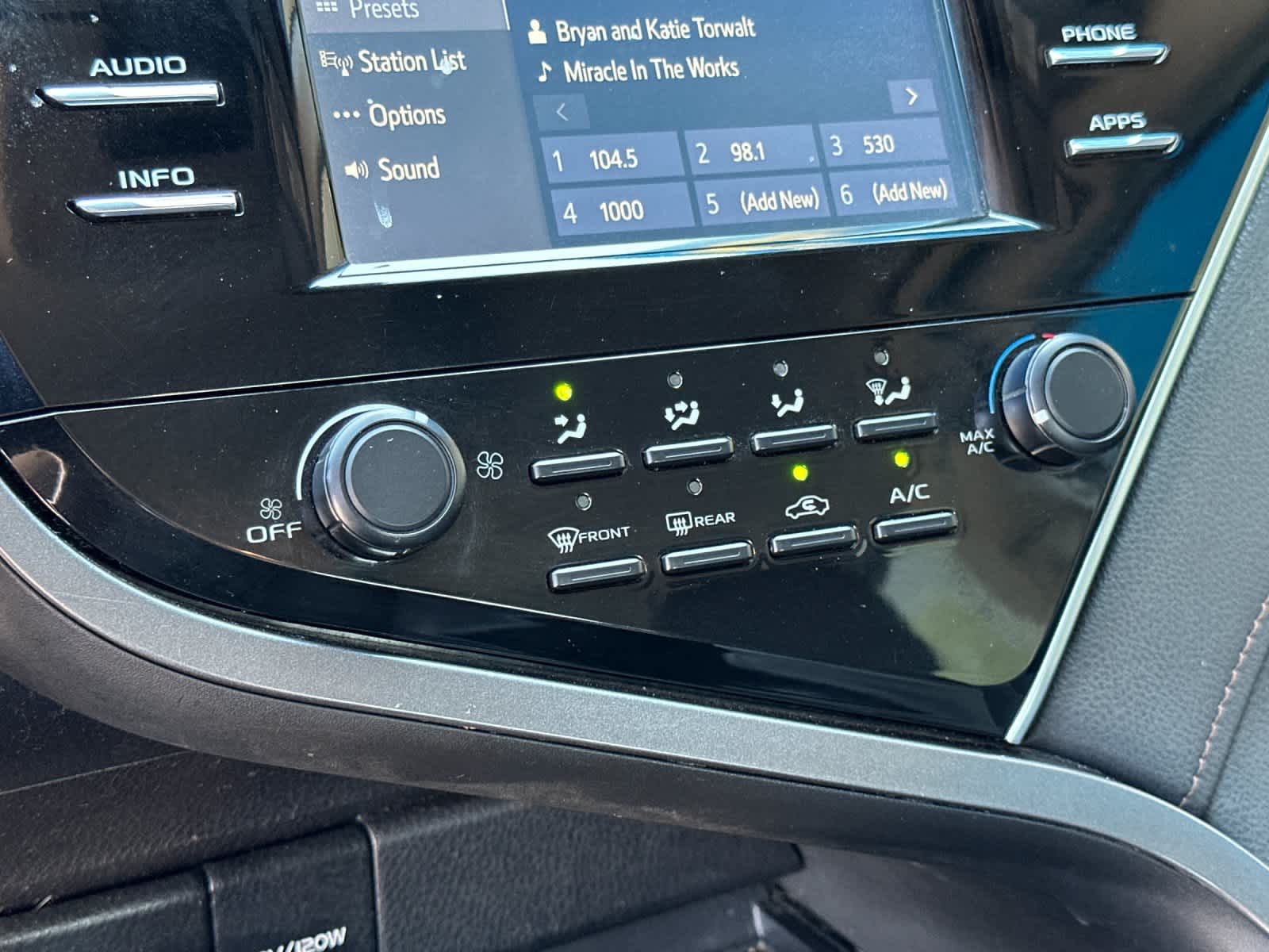 2018 Toyota Camry LE photo 18