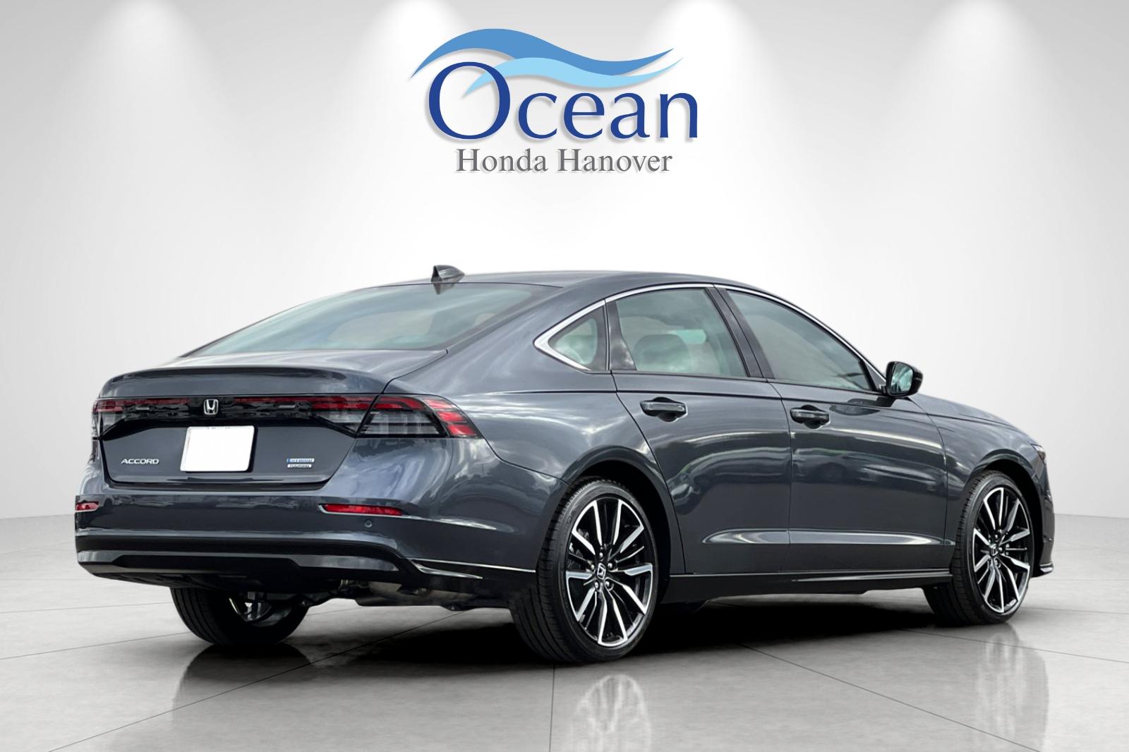 2025 Honda Accord Hybrid Touring photo 4