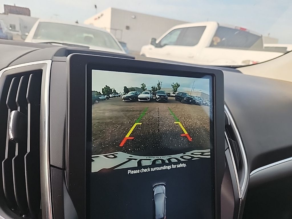 2022 Ford Edge Titanium photo 18