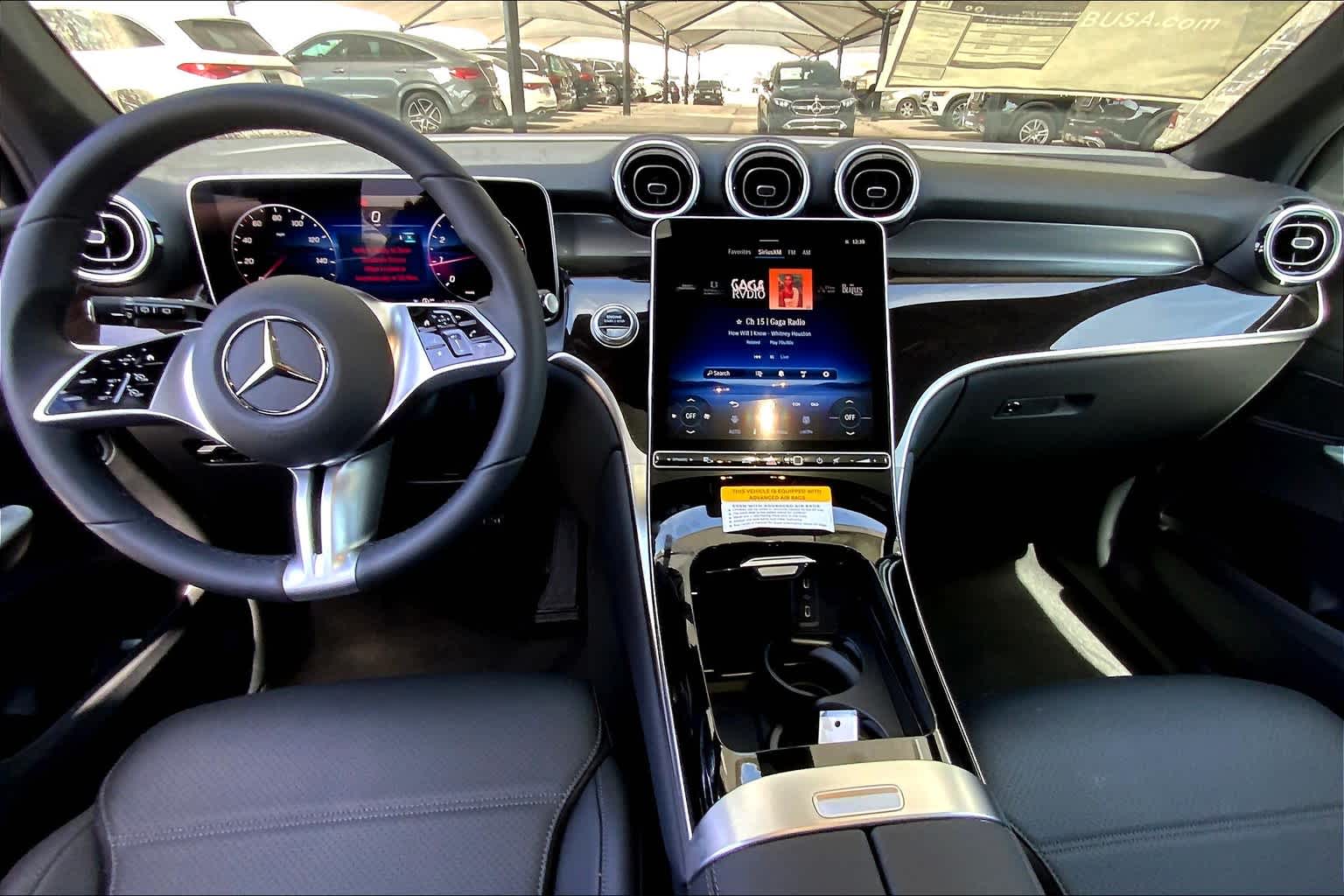 2025 Mercedes Benz GLC 300 photo 2