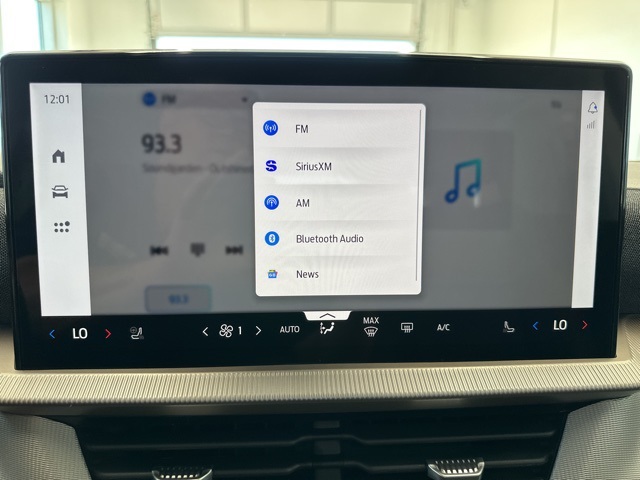 2025 Ford Explorer photo 22