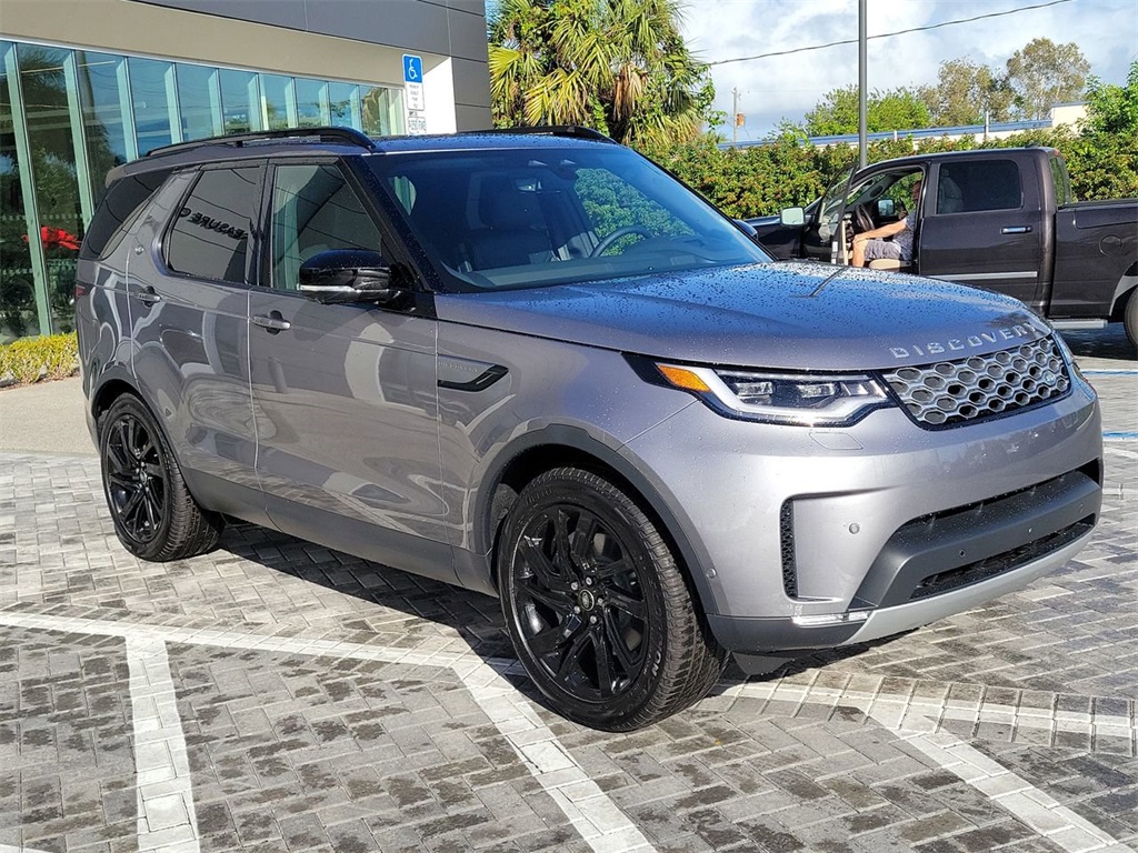 2025 Land Rover Discovery S photo 7