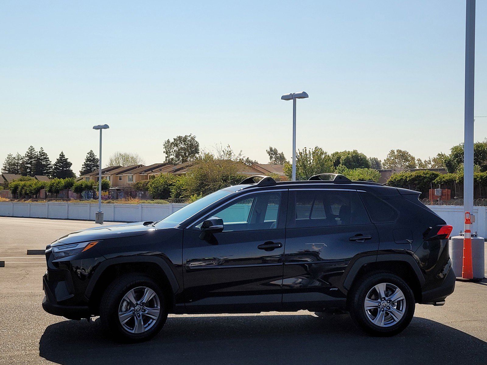 2023 Toyota RAV4 Hybrid XLE photo 6