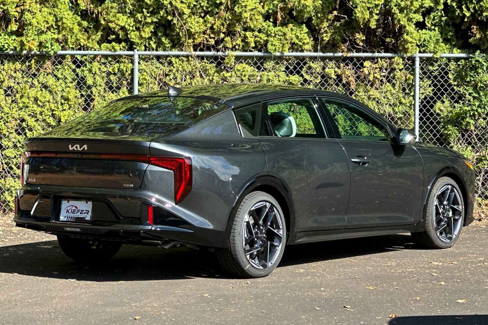 2025 Kia K4 GT-Line photo 3