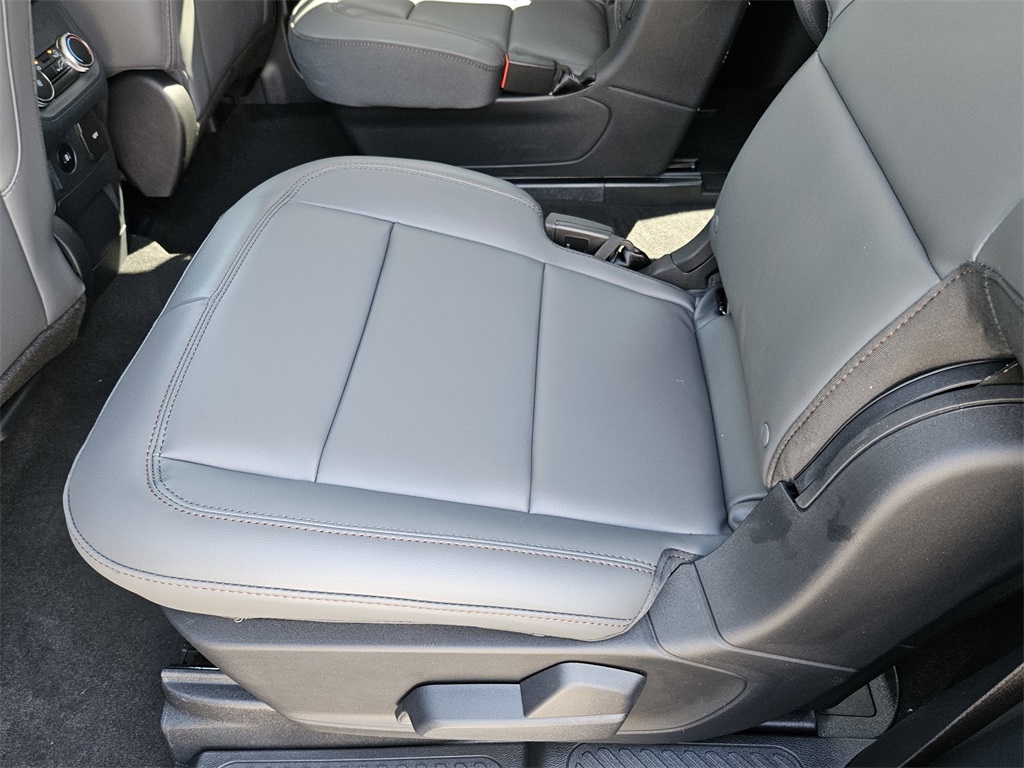2025 Ford Explorer photo 16