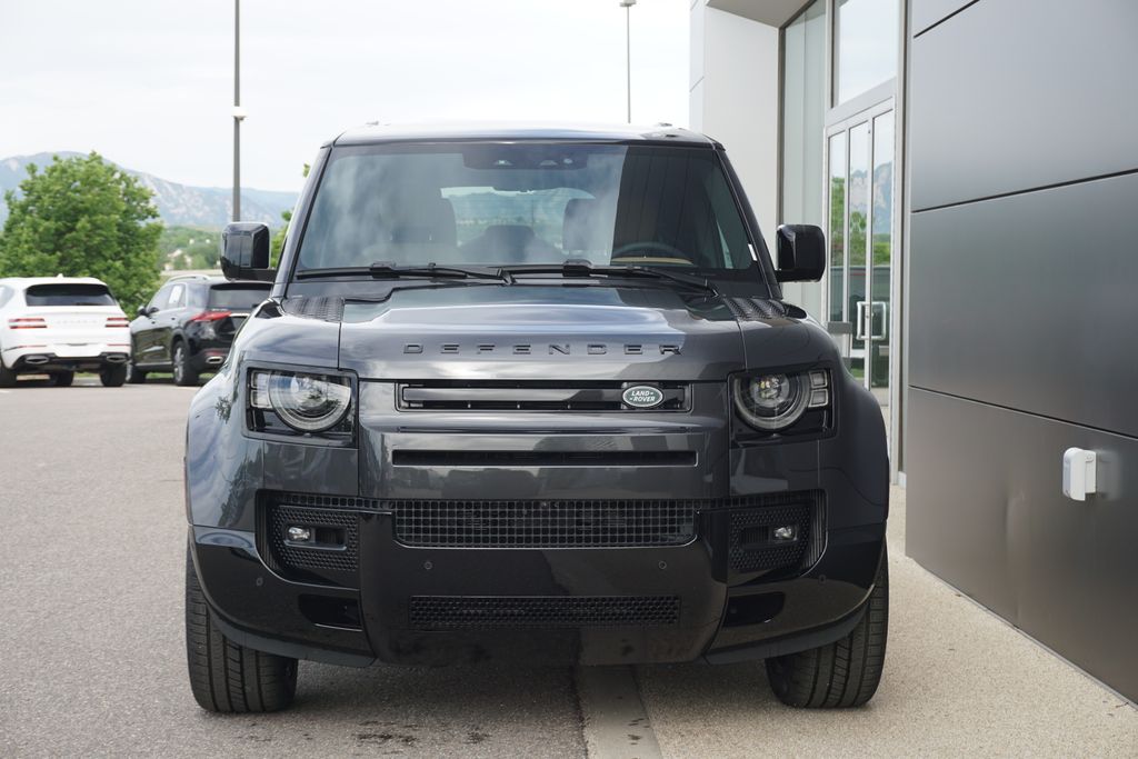2025 Land Rover Defender 130 V8 photo 5