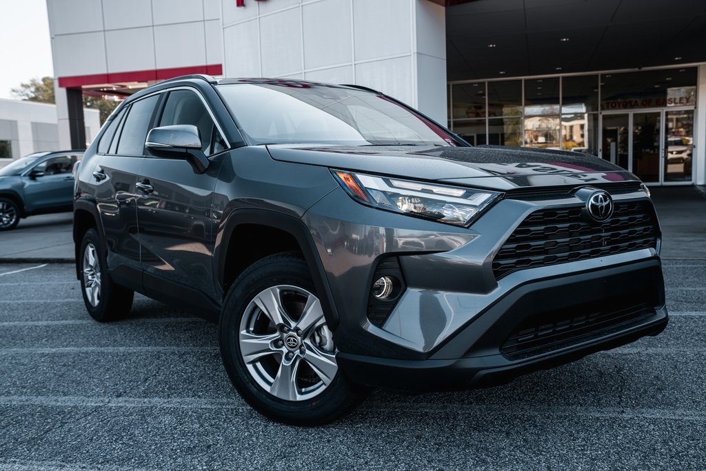 2025 Toyota RAV4 XLE's photo