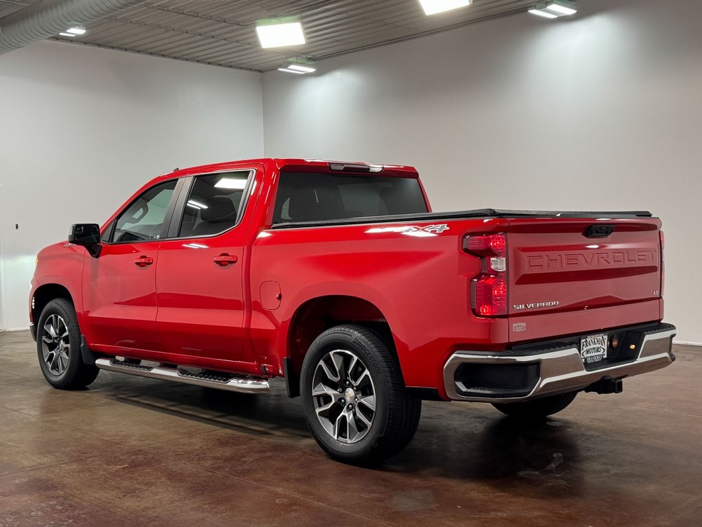 2022 Chevrolet Silverado 1500 LT photo 3