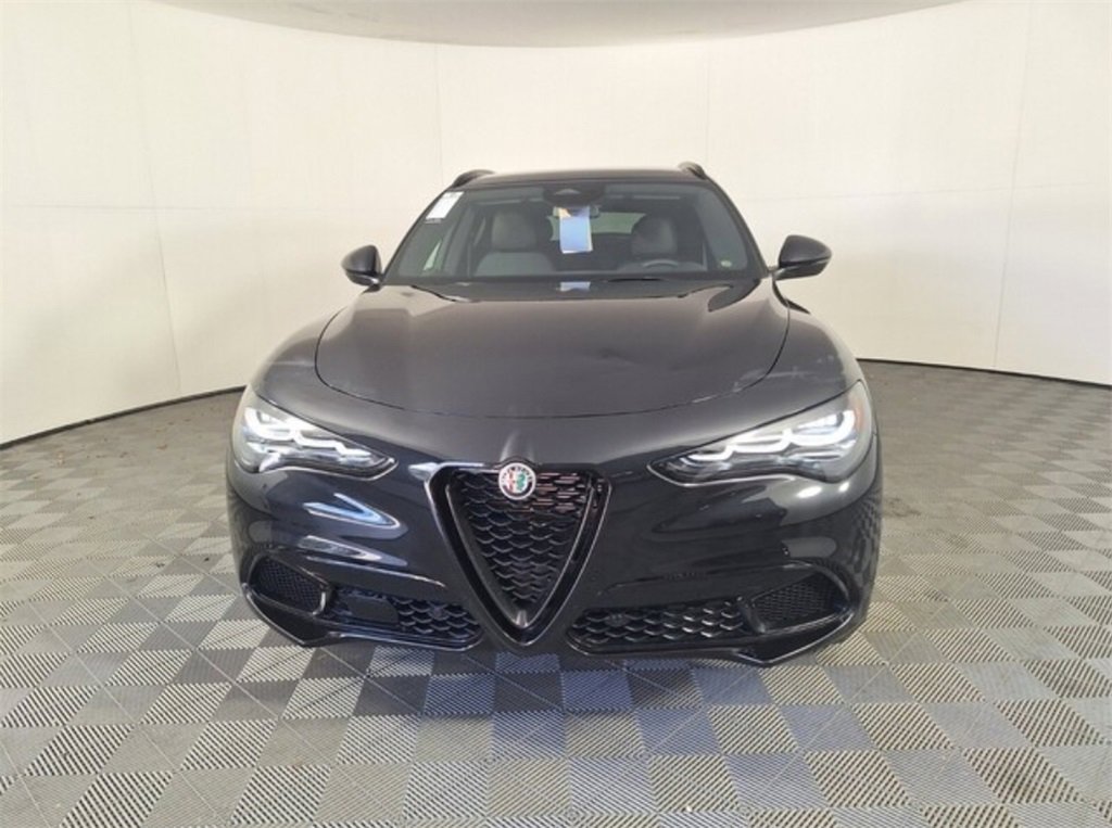 2025 Alfa Romeo Stelvio Sport photo 4