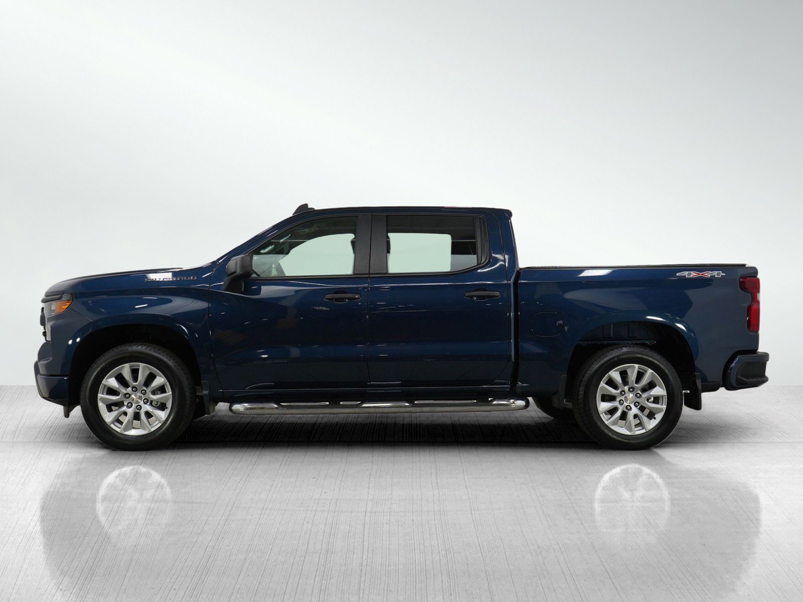 2022 Chevrolet Silverado 1500 Custom photo 2