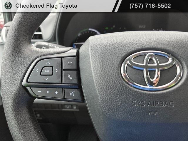2025 Toyota Sienna LE photo 12