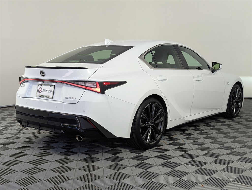 2022 Lexus IS 350 F SPORT photo 4
