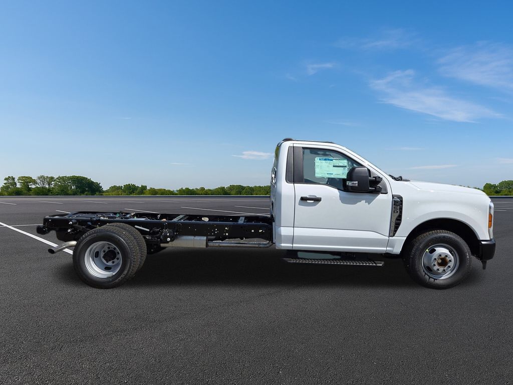 2025 Ford F-350 XL photo 4