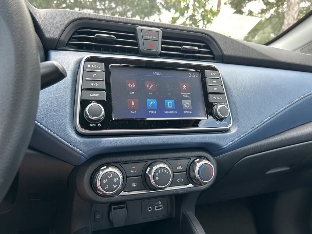 2025 Nissan Versa SV photo 19