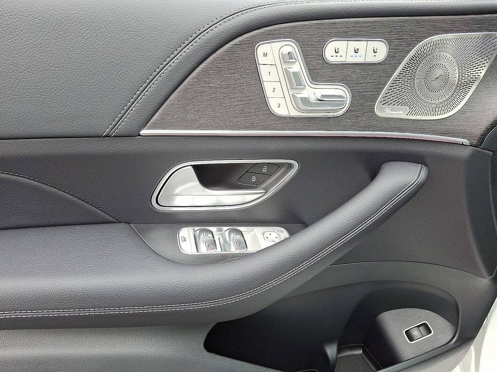 2026 Mercedes Benz GLE 450 4MATIC photo 6