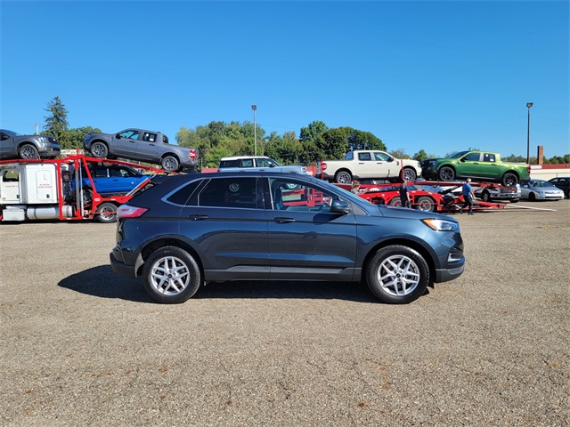 2024 Ford Edge SEL photo 4
