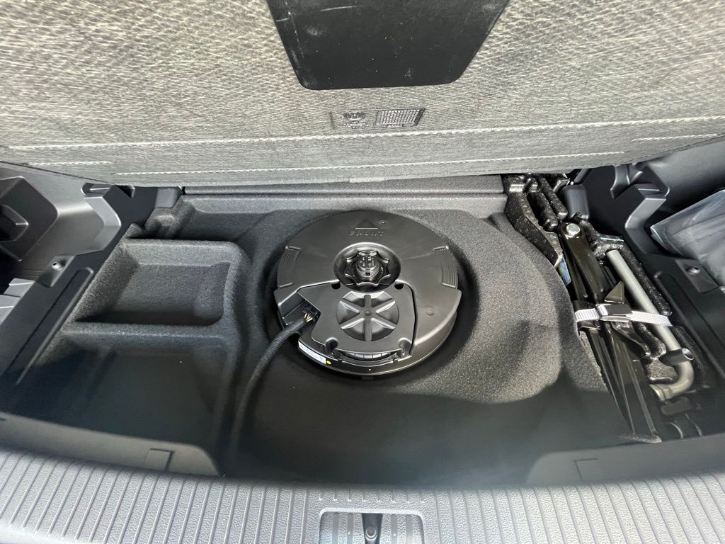 2025 Volkswagen Atlas SEL Premium R-Line photo 26