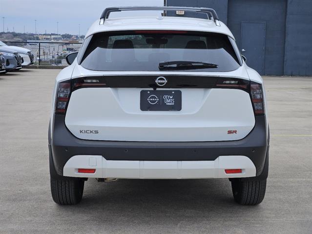 2025 Nissan Kicks SR photo 4
