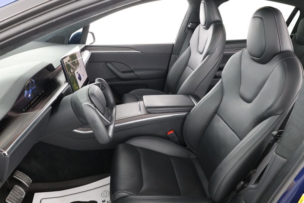 2022 Tesla Model X photo 16