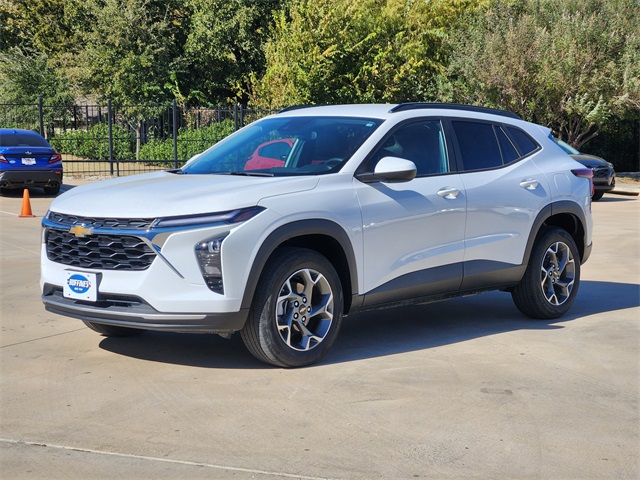 2024 Chevrolet Trax LT photo 2