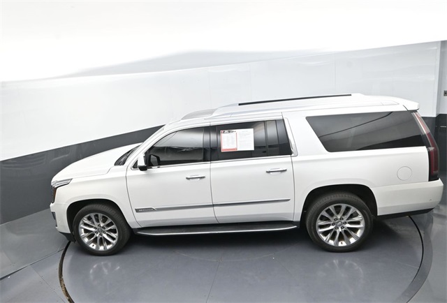 2017 Cadillac Escalade ESV Luxury photo 22