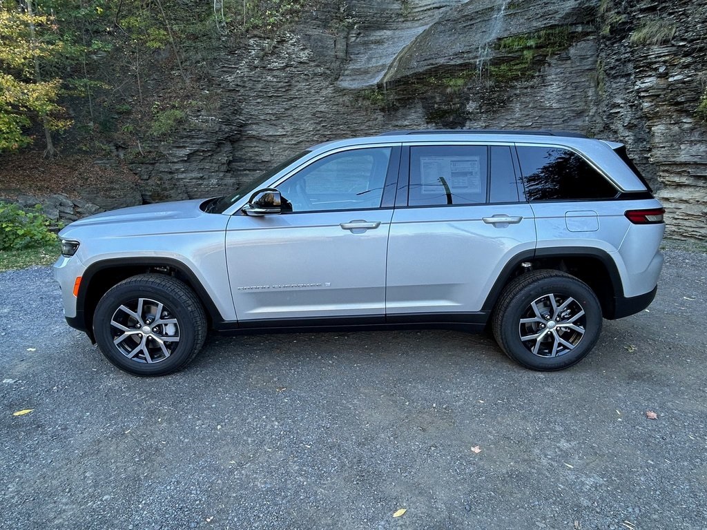 2025 Jeep Grand Cherokee Limited photo 2